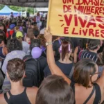Órfãos de vítimas de feminicídio terão direito a pensão do INSS