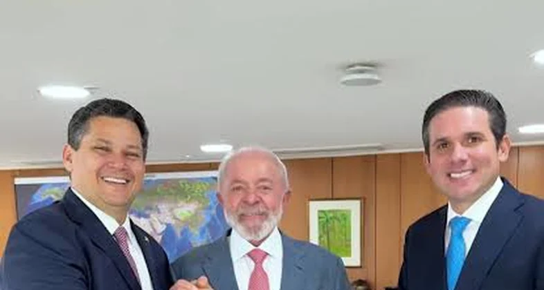 Lula se reúne com presidentes da Câmara e do Senado para discutir fim da "Taxa das blusinhas"